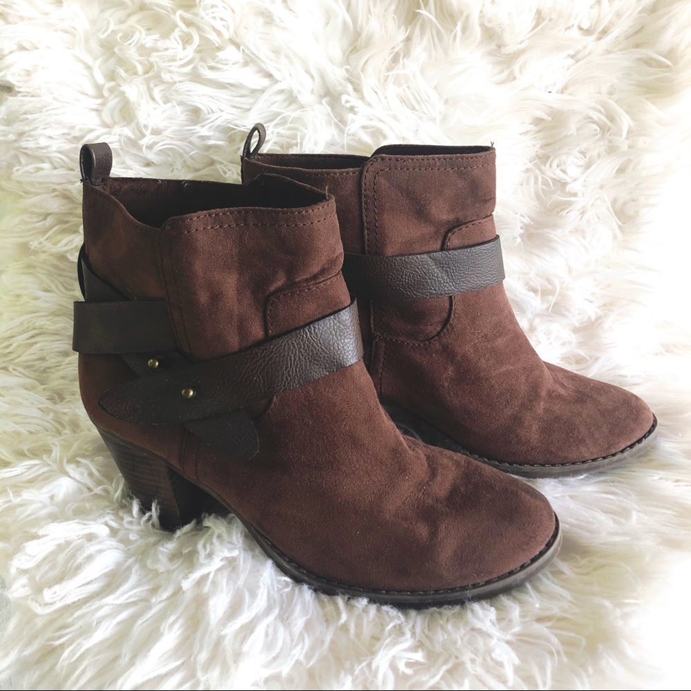 OLD NAVY, SUEDE BOOT SIZE 9